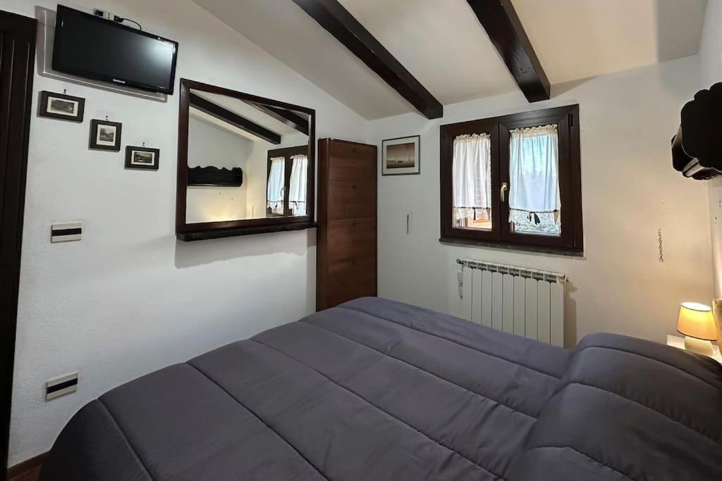Free Parking La Bianca Neve Cottage Castel Di Sangro Eksteriør billede